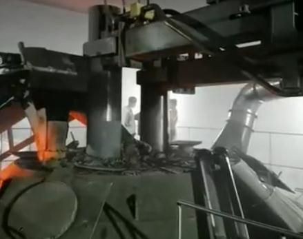 電弧爐冶煉現(xiàn)場(chǎng)視頻